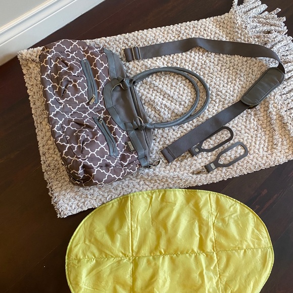 JJ Cole Diaper bag with stroller hooks and pad - Picture 3 of 4